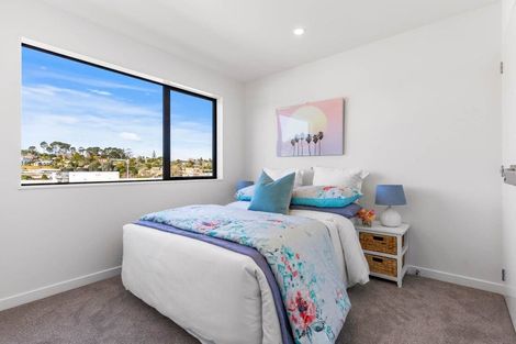 Photo of property in 121a Sycamore Drive, Sunnynook, Auckland, 0620