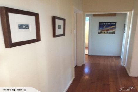 Photo of property in 19 Milne Terrace, Island Bay, Wellington, 6023