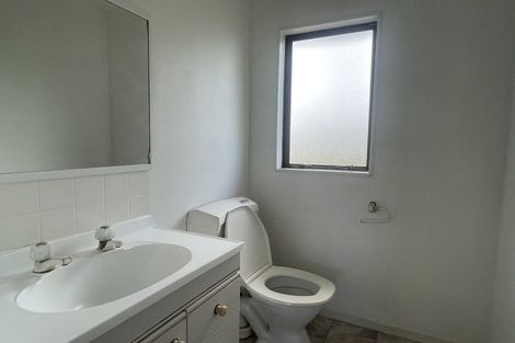 Photo of property in 4 Heversham Place, Glendene, Auckland, 0602