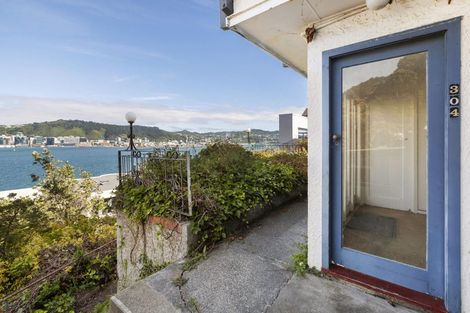 Photo of property in 304 Oriental Parade, Oriental Bay, Wellington, 6011