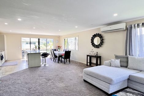 Photo of property in 25 Mcewen Crescent, Riverstone Terraces, Upper Hutt, 5018
