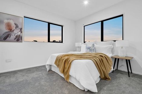 Photo of property in 106b Edgewater Drive, Pakuranga, Auckland, 2010