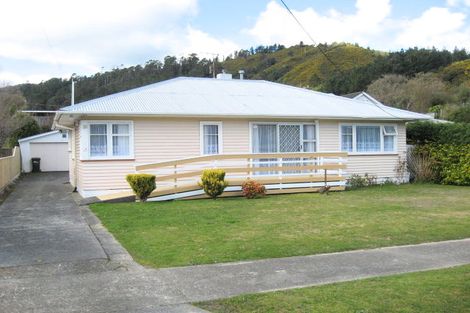 Photo of property in 5 Peel Place, Wainuiomata, Lower Hutt, 5014