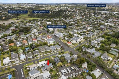 Photo of property in 2/2 Milton Road, Northcote Point, Auckland, 0627