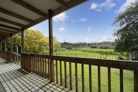 Photo of property in 293 Ararimu Valley Road, Helensville, Waimauku, 0882