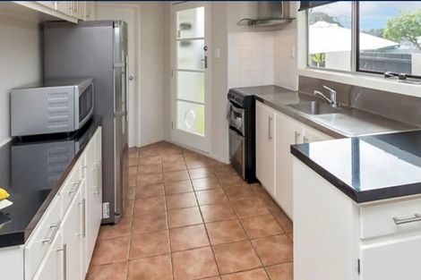 Photo of property in 18 Blanche Way, Half Moon Bay, Auckland, 2012