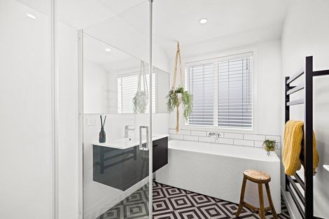 Photo of property in 2 Awanui Crescent, Matakana, 0985