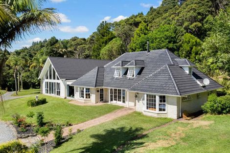 Photo of property in 105 Grassmere Road, Henderson Valley, Auckland, 0612