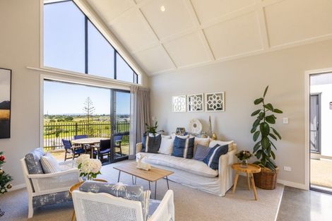 Photo of property in 75 Oak Road, Poraiti, Napier, 4112