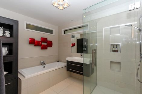 Photo of property in 13 Sandel Rise, Merrilands, New Plymouth, 4312