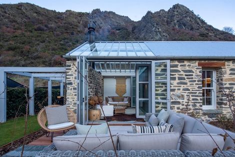 Photo of property in 32 Flynn Lane, Arrowtown, 9302