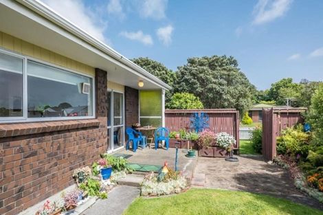 Photo of property in 60 Rewarewa Crescent, Waikanae, 5036
