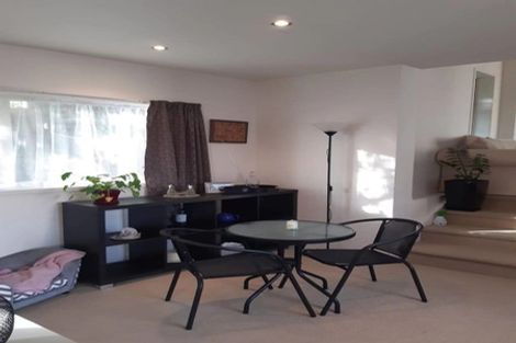 Photo of property in 2/5 Downing Street, Glenfield, Auckland, 0629