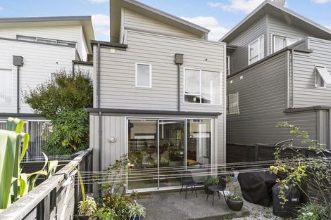 Photo of property in 3/3 Severn Street, Island Bay, Wellington, 6023