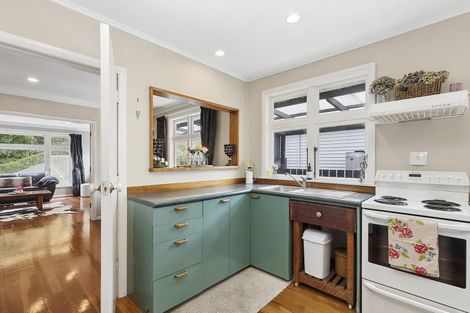 Photo of property in 64 Airlie Road, Plimmerton, Porirua, 5026