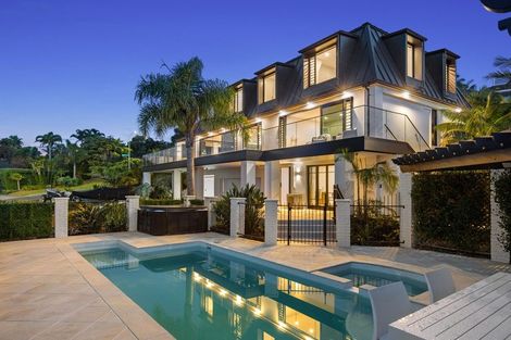 Photo of property in 16 Island View Terrace, Cockle Bay, Auckland, 2014