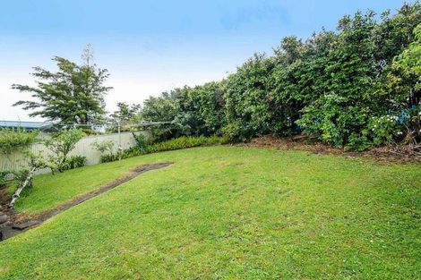 Photo of property in 50 Potter Avenue, Northcote, Auckland, 0627