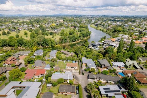 Photo of property in 50a-c Braid Road, St Andrews, Hamilton, 3200