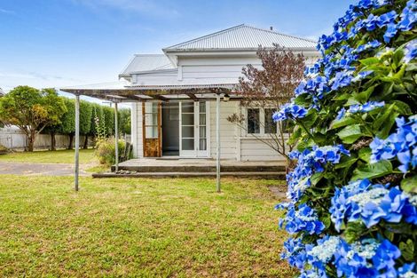 Photo of property in 14 Albany Street, Patea, 4520