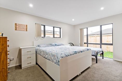 Photo of property in 12 Koroheke Road, Takanini, 2110