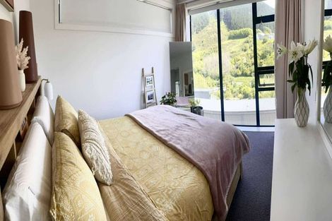 Photo of property in 11 Ara Patukawenga, Tawa, Wellington, 5028