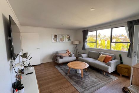 Photo of property in 9 Pavola Grove, Glenfield, Auckland, 0629