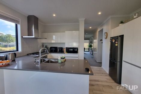 Photo of property in 2 Wai Place, Westgate, Auckland, 0614