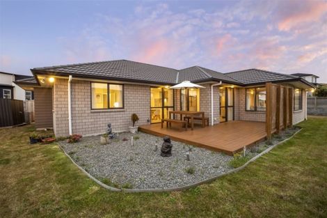 Photo of property in 82 Queen Charlotte Drive, Aotea, Porirua, 5024