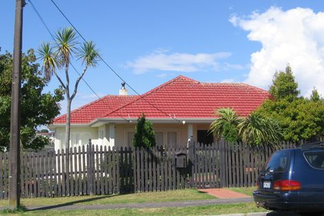 Photo of property in 1/5 Masterton Road, Rothesay Bay, Auckland, 0630