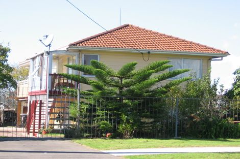 Photo of property in 38 Beach Road, Te Atatu Peninsula, Auckland, 0610