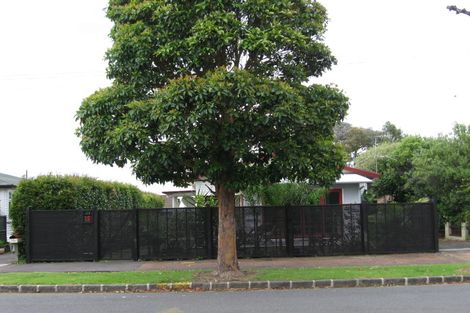 Photo of property in 18 Alberta Street, Point Chevalier, Auckland, 1022
