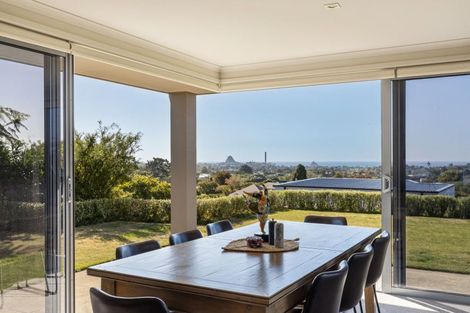 Photo of property in 33 Veale Road, Frankleigh Park, New Plymouth, 4371