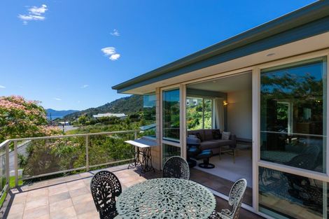 Photo of property in 34 Moana View Road, Waikawa, Picton, 7220
