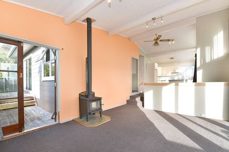 Photo of property in 7 Kaipara Crescent, Helensville, 0800