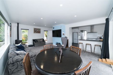 Photo of property in 27 Stirling Crescent, Hokowhitu, Palmerston North, 4410