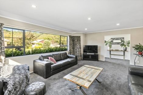 Photo of property in 34 Mary Huse Grove, Manor Park, Lower Hutt, 5019