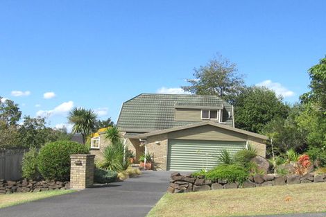 Photo of property in 2/12 Ballini Rise, West Harbour, Auckland, 0618