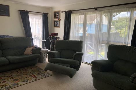 Photo of property in 3 Iris Place, Clendon Park, Auckland, 2103