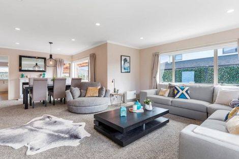 Photo of property in 9 Breon Place, Flat Bush, Auckland, 2016