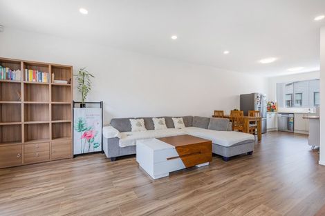 Photo of property in 15 Bloom Crescent, Sunnyvale, Auckland, 0612