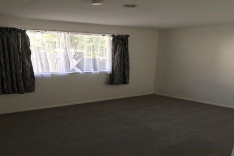 Photo of property in 2/23 Camelot Place, Glenfield, Auckland, 0629