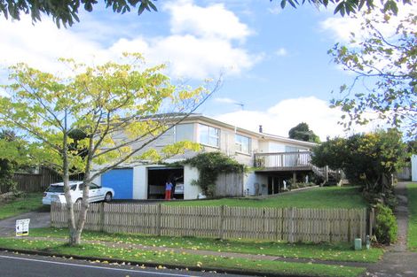 Photo of property in 33 Mirrabooka Avenue, Botany Downs, Auckland, 2010