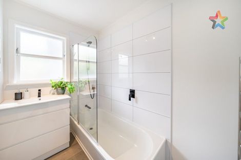 Photo of property in 64 Oakleigh Street, Maungaraki, Lower Hutt, 5010