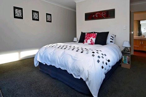 Photo of property in 36 Little Oaks Drive, Yaldhurst, Christchurch, 8042