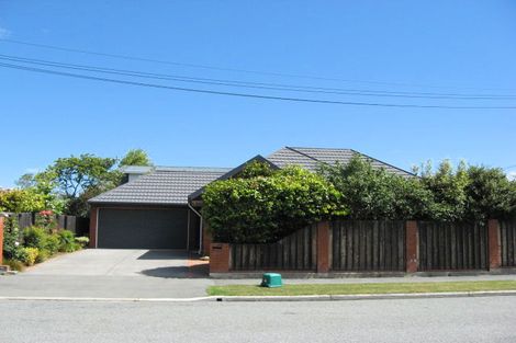 Photo of property in 25 Wittys Road, Avonhead, Christchurch, 8042