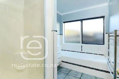 Photo of property in 8 Helen Ryburn Place, Torbay, Auckland, 0630