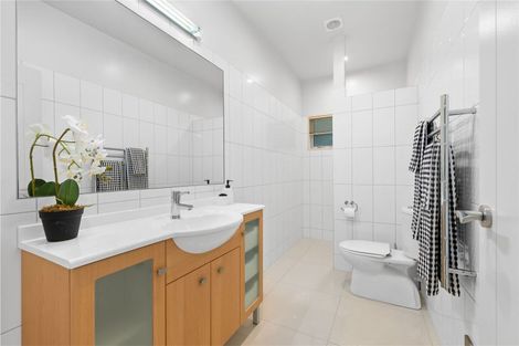 Photo of property in 4 Law Lane, Mount Pleasant, Christchurch, 8081