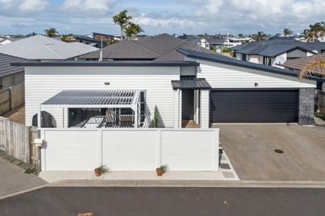 Photo of property in 8 Selliera Place, Papamoa Beach, Papamoa, 3118