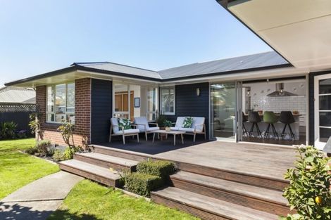 Photo of property in 2 Manor Place, Bryndwr, Christchurch, 8053