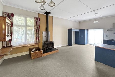 Photo of property in 21 Weraroa Road, Waverley, 4510